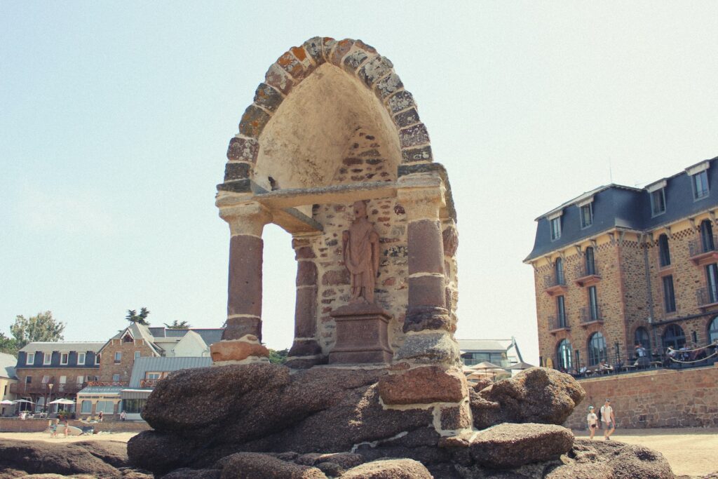 Oratoire de Saint-Guirec (Saint-Guirec Oratory), Plage de Saint-Guirec (Saint-Guirec Beach), Perros-Guirec
